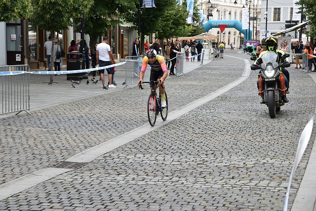 的第一轮比 的第一轮比